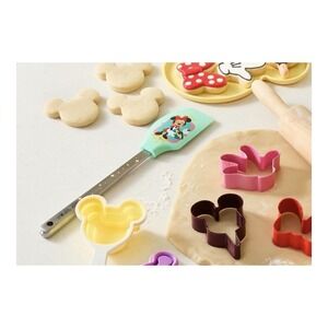 Disney Parks 2026 Mickey Mouse Spatula Silicone Scraper Kitchen Accessory NWT